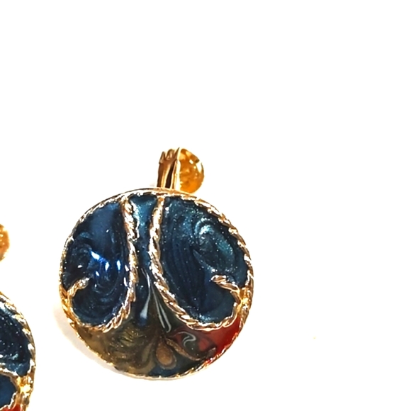 SUMMER SALE! 70s GOLD-TONE MULTICOLORED WESTERN HORN ENAMEL 3/4"CLIP-ON EARRINGS - Picture 9 of 9